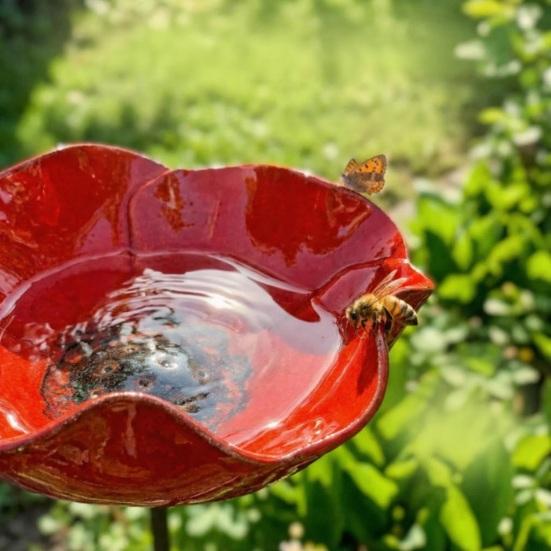 Handmade Metal Flower Garden Stake Outdoor Bird Bath Bowl for Bees Butterflies Pollinator Watering Station for Garden Lawn Yard Decor