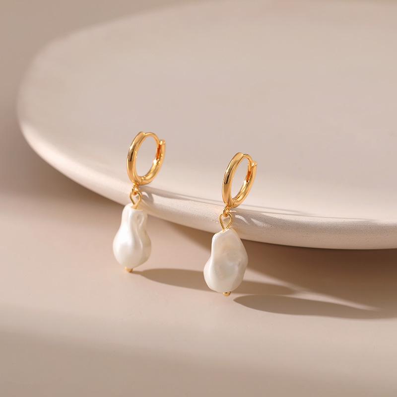 Trendy european and american style 18k gold plated brass pearl earrings - elegant stud earrings with shell pearls