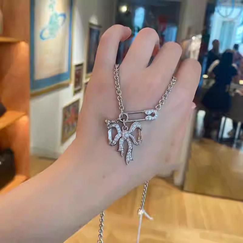 Zircon Paperclip Bow Pendant Necklace: Elegant High-End Clavicle Chain for Women