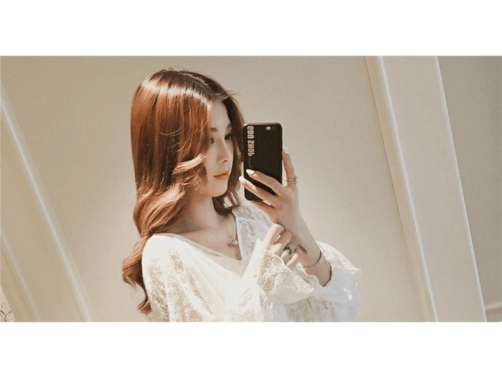 Bluză cu dantelă cu gât în V în stil coreean - Mânecă lungă pentru femei, dulce, croială lejeră pentru primăvara/toamna 2025.