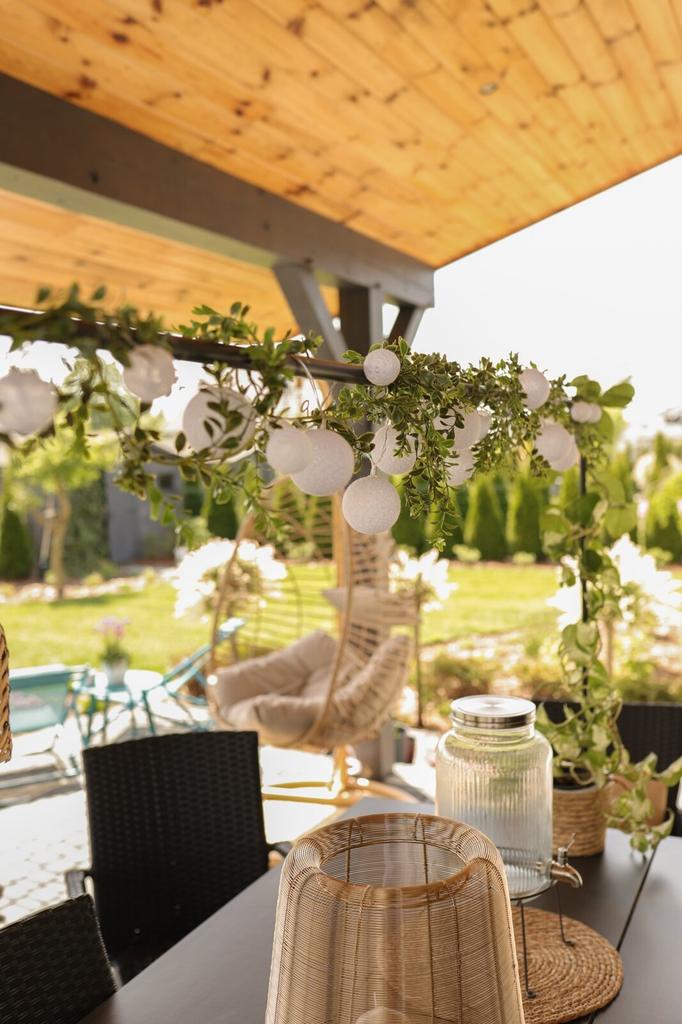 Cottonballs garland white 10-ball LED battery-powered