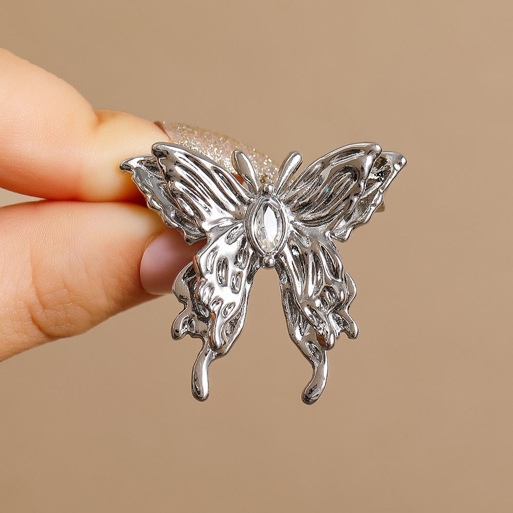 Personalized Butterfly Chain Brooch Fringed Pin Brooch Suit Sweater Accessories Autumn And Winter Senior Design Sense