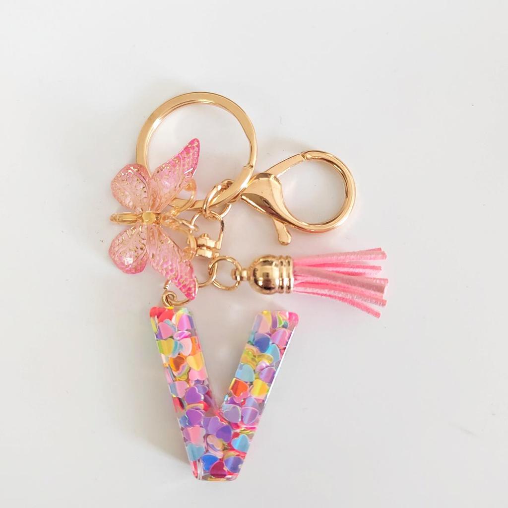 Rosa Glitzer Epoxidharz Schlüsselanhänger mit englischem Buchstaben und Schmetterlingsquaste