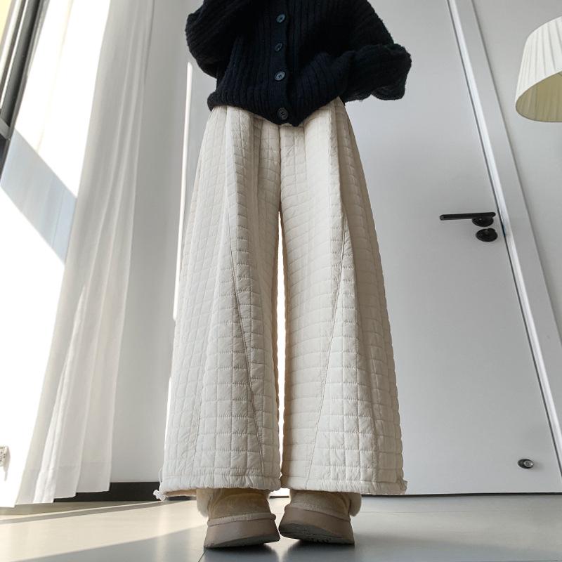 

Velvet Quilted Plaid Wide-Leg Women s Pants: Warm, Cold-Proof, Loose Fit with Elastic Cuffs for Autumn/Winter. Large
