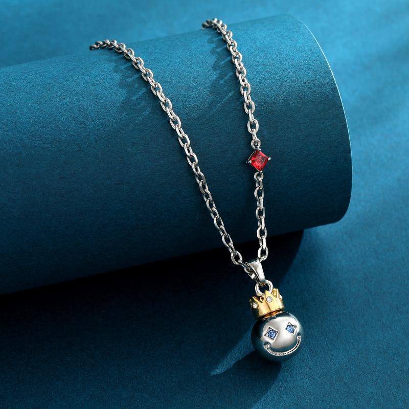 Fashionforward Face Smiley Crown Necklace Sleek Geometry Design Perfect For Unisex Casual Wear