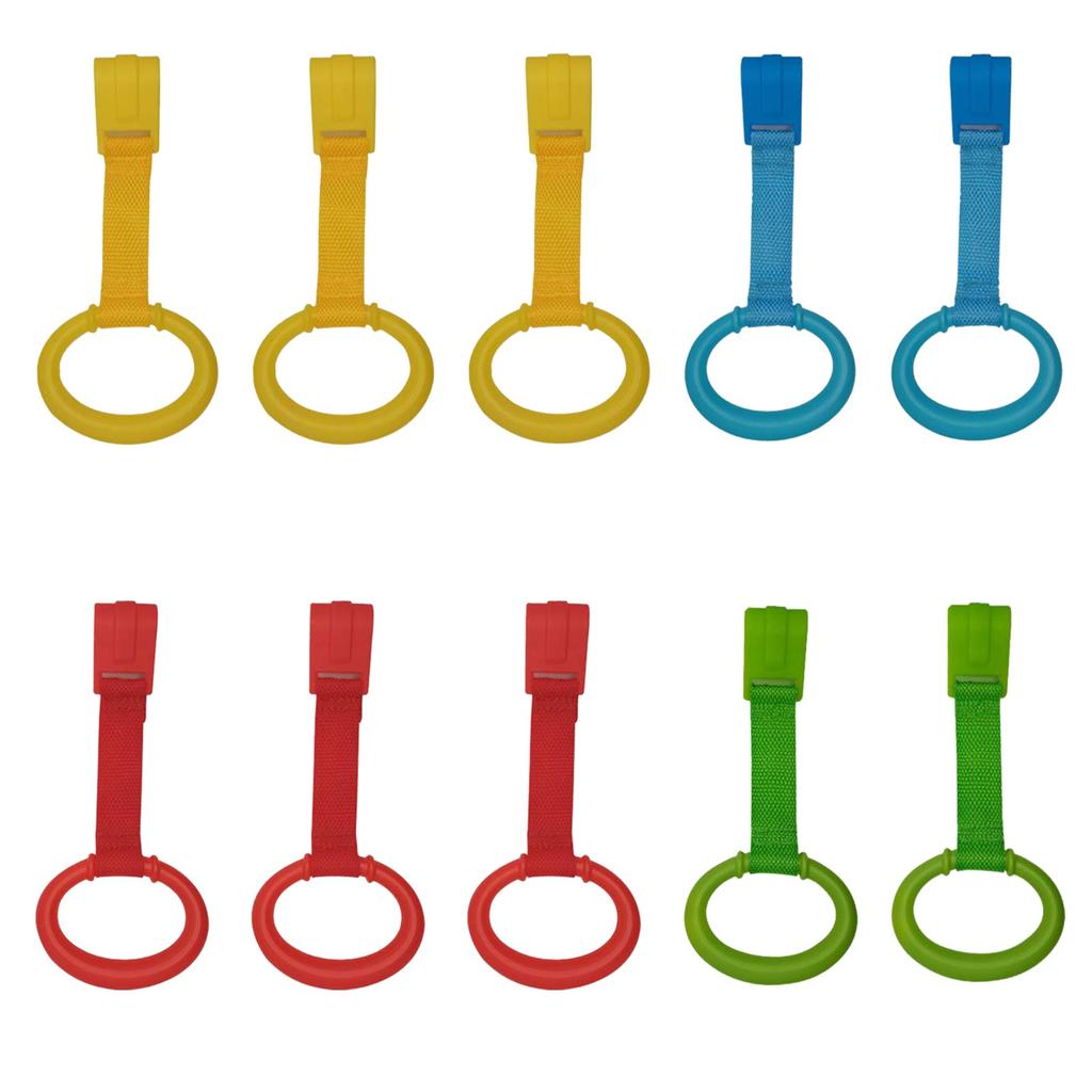 Hjälp bebisen att lära sig att stå upp och dra ringen på spjälsängstaket