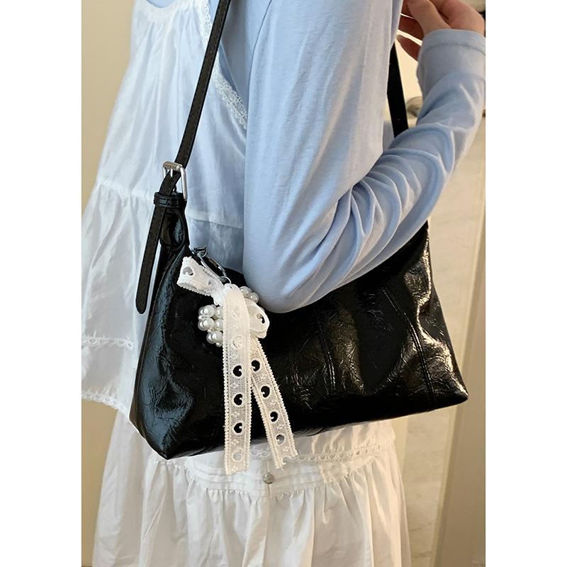 Fashion commuter armpit bag women's summer new casual simple gentle wind shoulder messenger bag