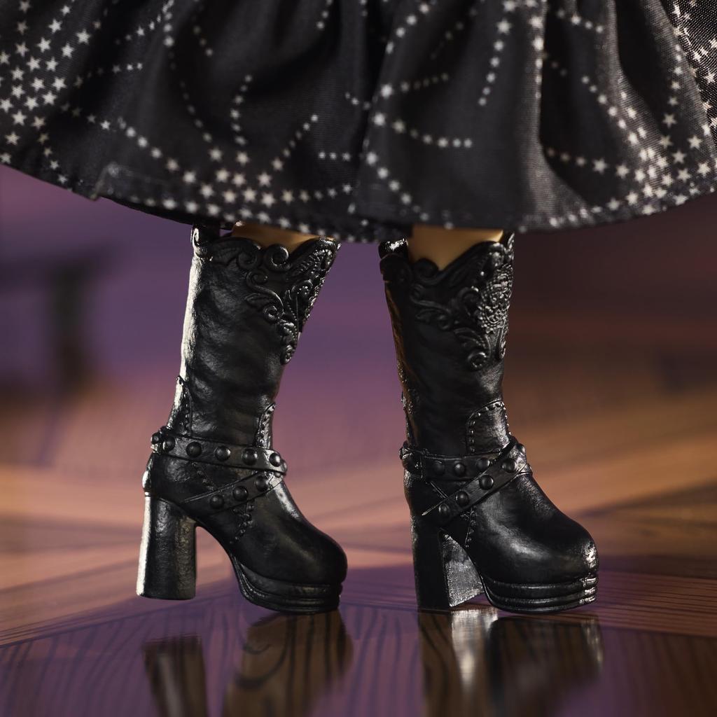 barbie Inspiring Woman Anna Sui Signature Black Ages 6 and JBJ26 Dress-Up Doll/House, Up, Black,