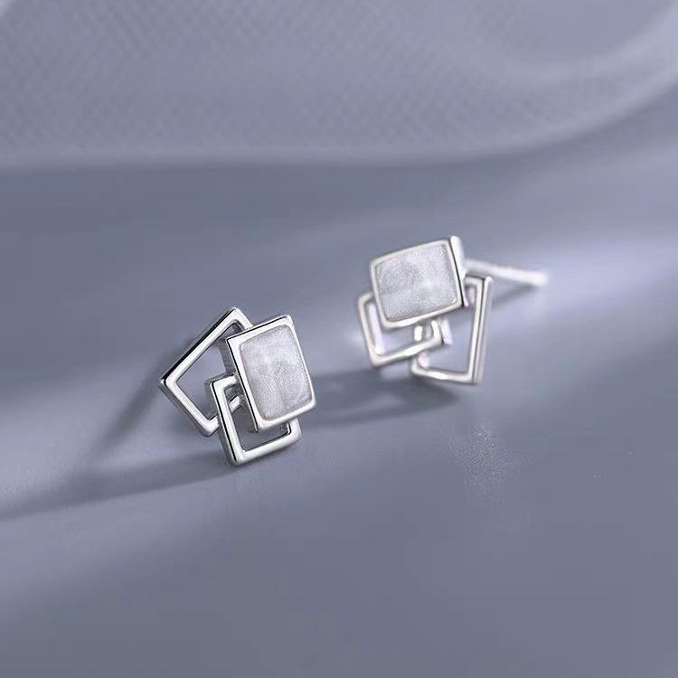 

Earrings, Geometric Earrings, Women s Simple and Fashionable Temperament, Versatile Personality, Light Luxury, High-end Feeling Earrings