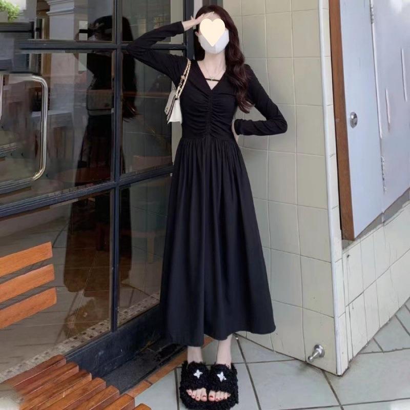 Autumn new niche design sense retro V-neck temperament thin waist small black dress dress M