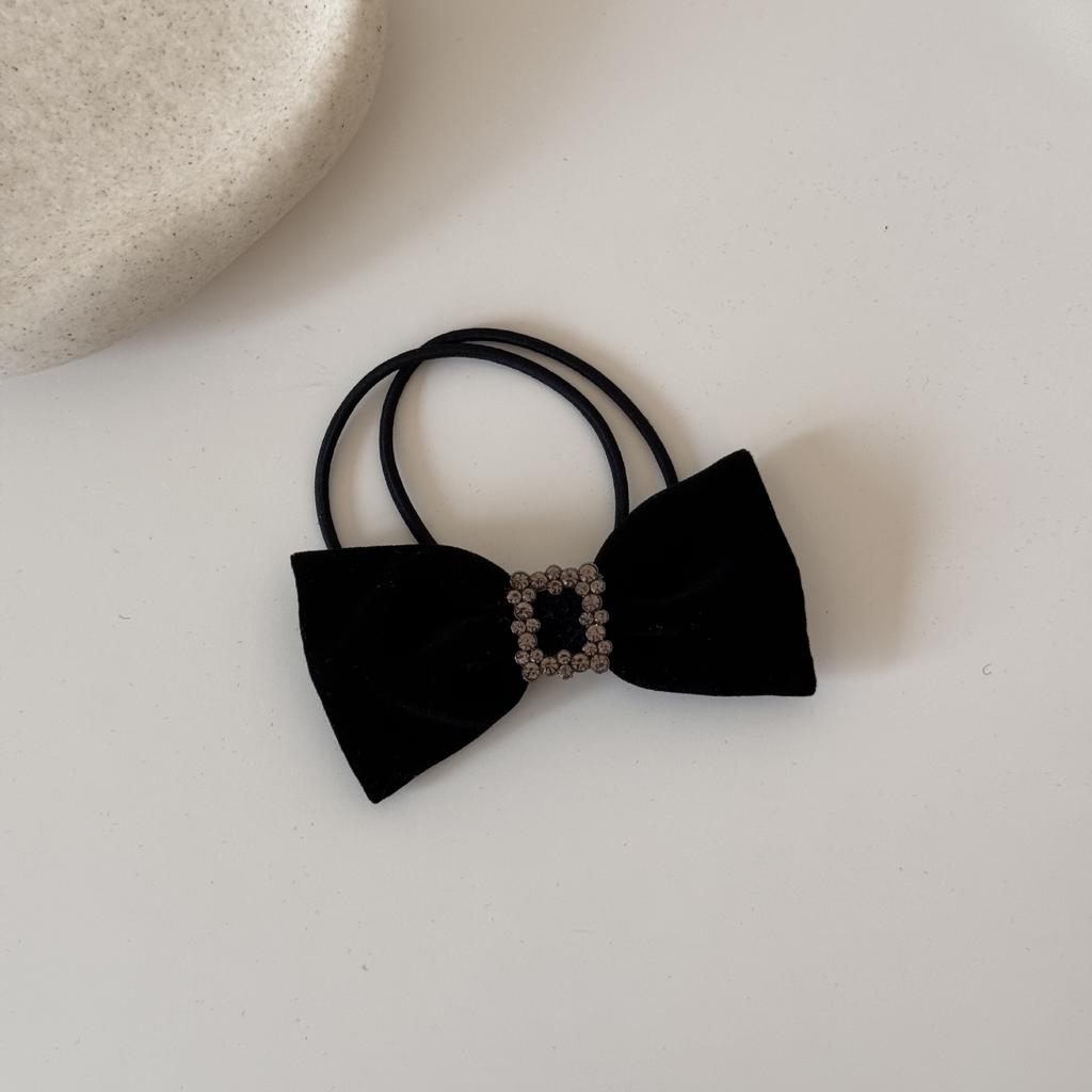 Bows of Square-cut Diamonds In Velvet Hairpin, with Sweet Charm, Hair String and Leather String Accessories
