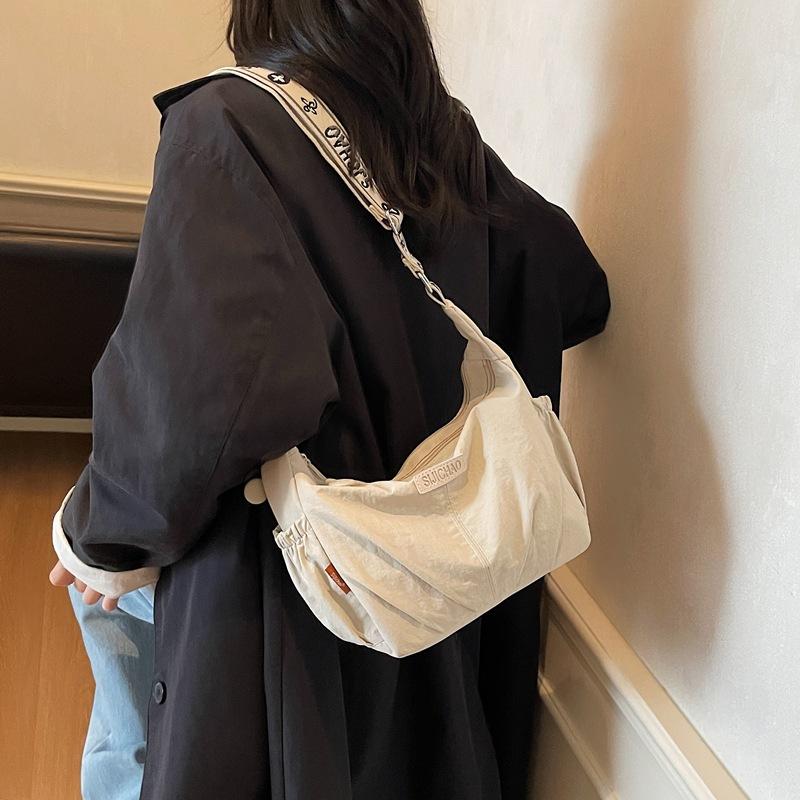 Lekki i codzienny plecak sportowy crossbody na jedno ramię do dojazdów do szkoły i robienia pierogów