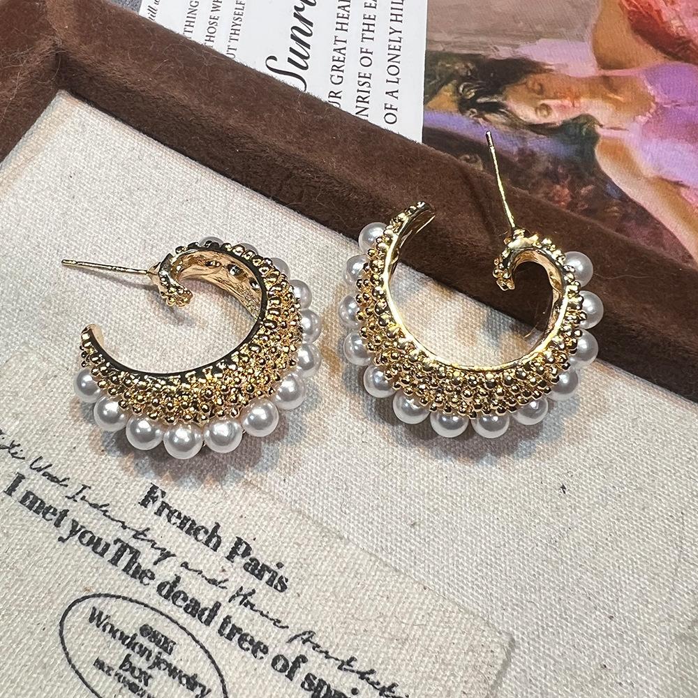 French Simple C Circle Simple Earrings, Medieval Fashion Light Luxury High-end Vintage Gold-plated Earrings белый