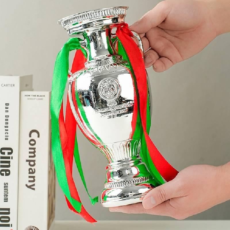 Euro Albart Fotballmaskot Fotballtrofé Resinmodell Figur Suvenirer Fan