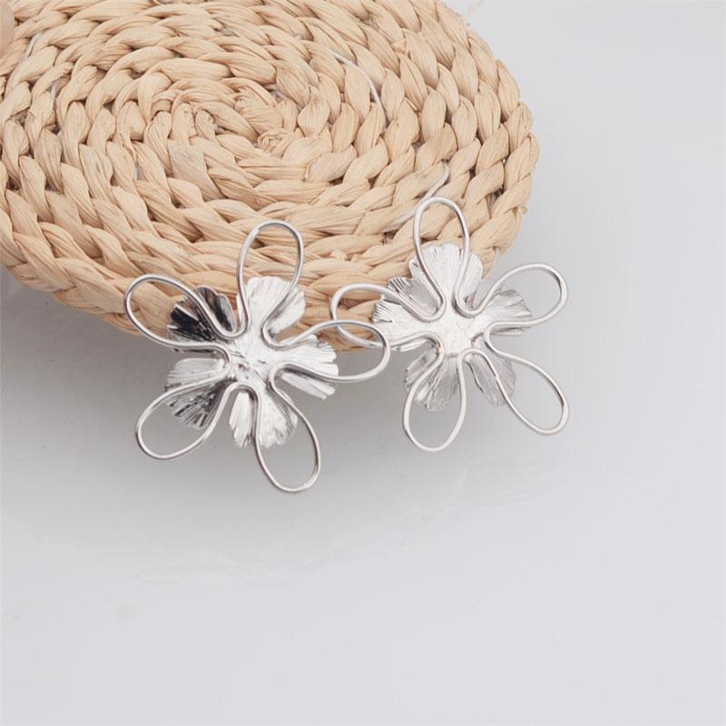 Women's Hollow Flower Stud Earrings Gold Color Silver Color Metal Petals Geometry Personality Ear Accessories 2025 new brincos