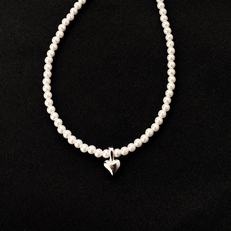 Love Pearl Necklace Detachable Pendant Heart-shaped Collarbone Chain French Retro Light Luxury Feeling