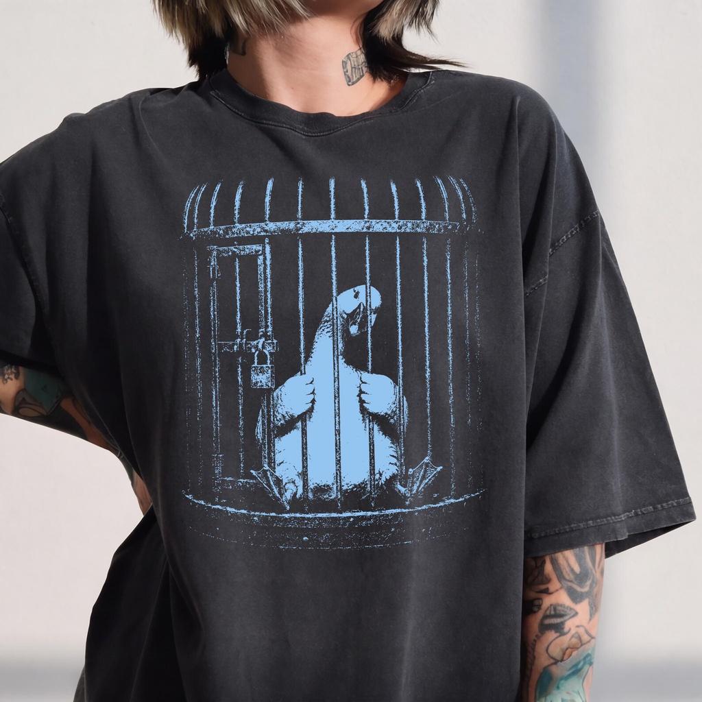 Gefangener Gansenkäfig Shirt und Kinder T-Shirt, Dunkler Humor Tier T-Shirt, Sarkastisches Meme Geschenk, Comfort Colors T-Shirt und Kinder T-Shirt