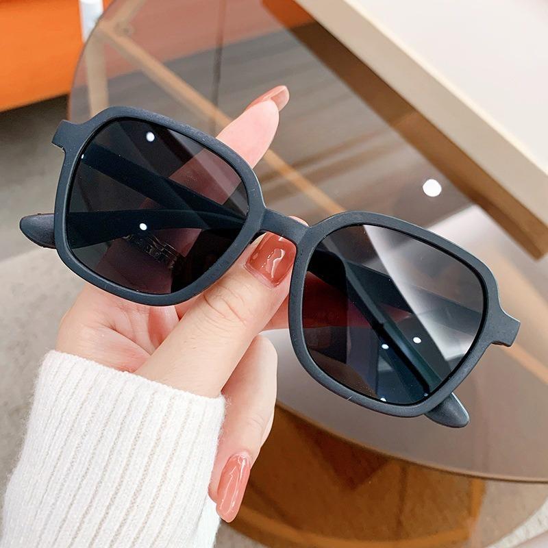 New Fashionable Candy Colored Children's Sunglasses for Boys and Girls Trendy and Cool Styling Glasses UV Resistant Sunglasses