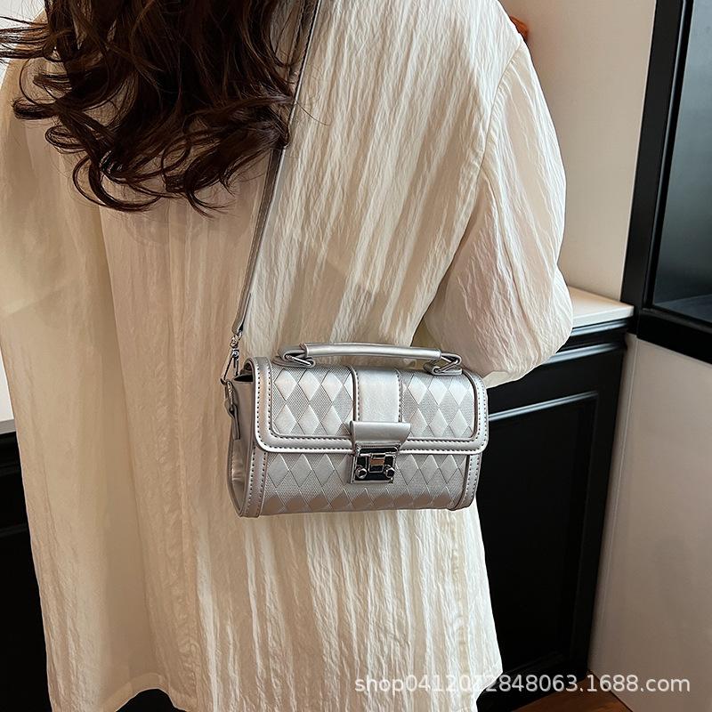 Korean version ins portable small bag women's 2025 new fashion niche diamond messenger bag to work commuter shoulder bag