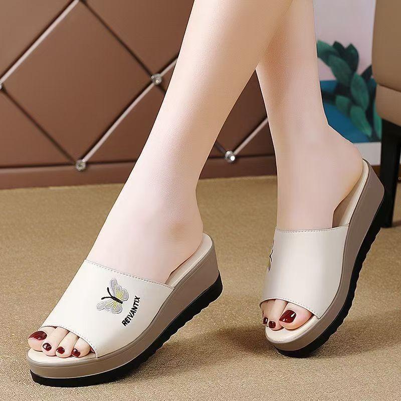 

New middle-aged and elderly sandals mother slippers women s summer wear non-slip leather soft bottom medium wedge heel 40