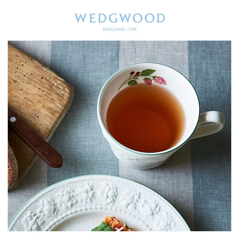 Wedgwood Joyful Holiday Raspberry Mug Set