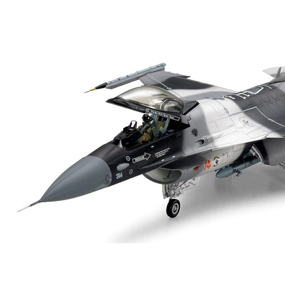 Tamiya 1/48 Masterwork Series No.106 US Air Force F-16C N Aggressor Adversary Model Kit 61106