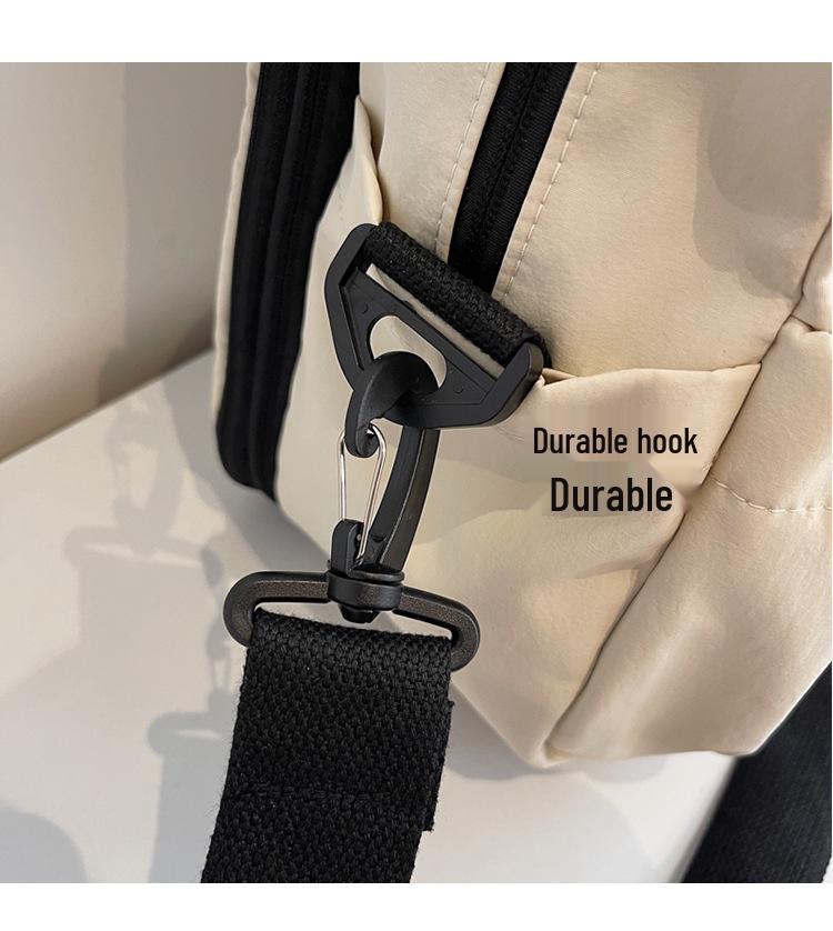 Large-Capacity Unisex Travel Handbag: Lightweight for Short Trips and Fitness