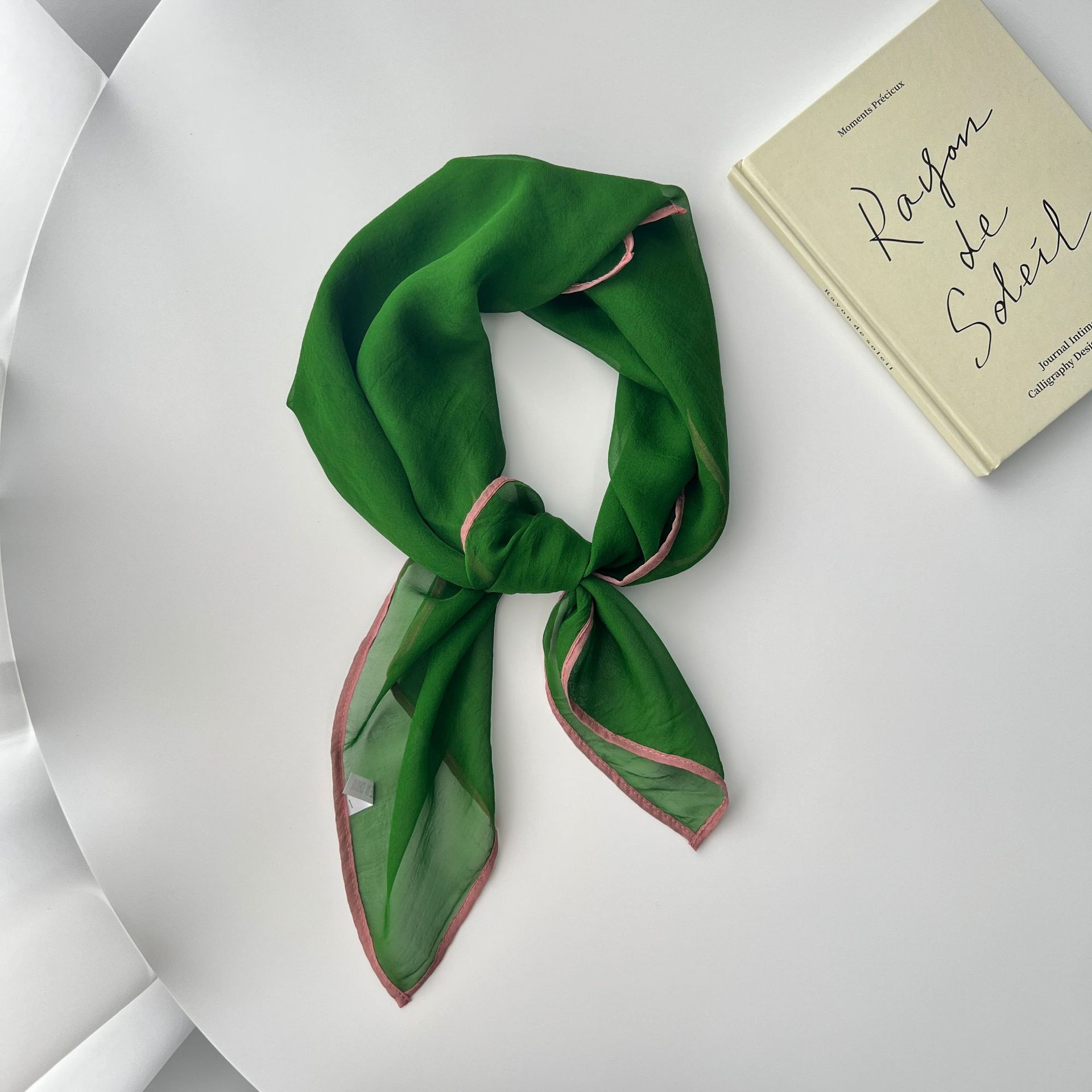 

Однотонный носовой платок, хлопковые шейные шарфы для женщин, маленькие шали и накидки, бандана, платки на голову 70cm темно-зеленого