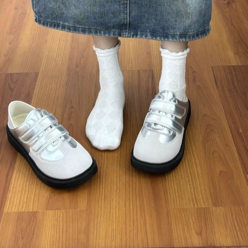 

Нишевый дизайн, универсальные повседневные маленькие белые туфли, весна 2025, новые ретро туфли на липучках, пухлые туфли, немецкие тренировочные туфли, кеды 40 серебряный серый