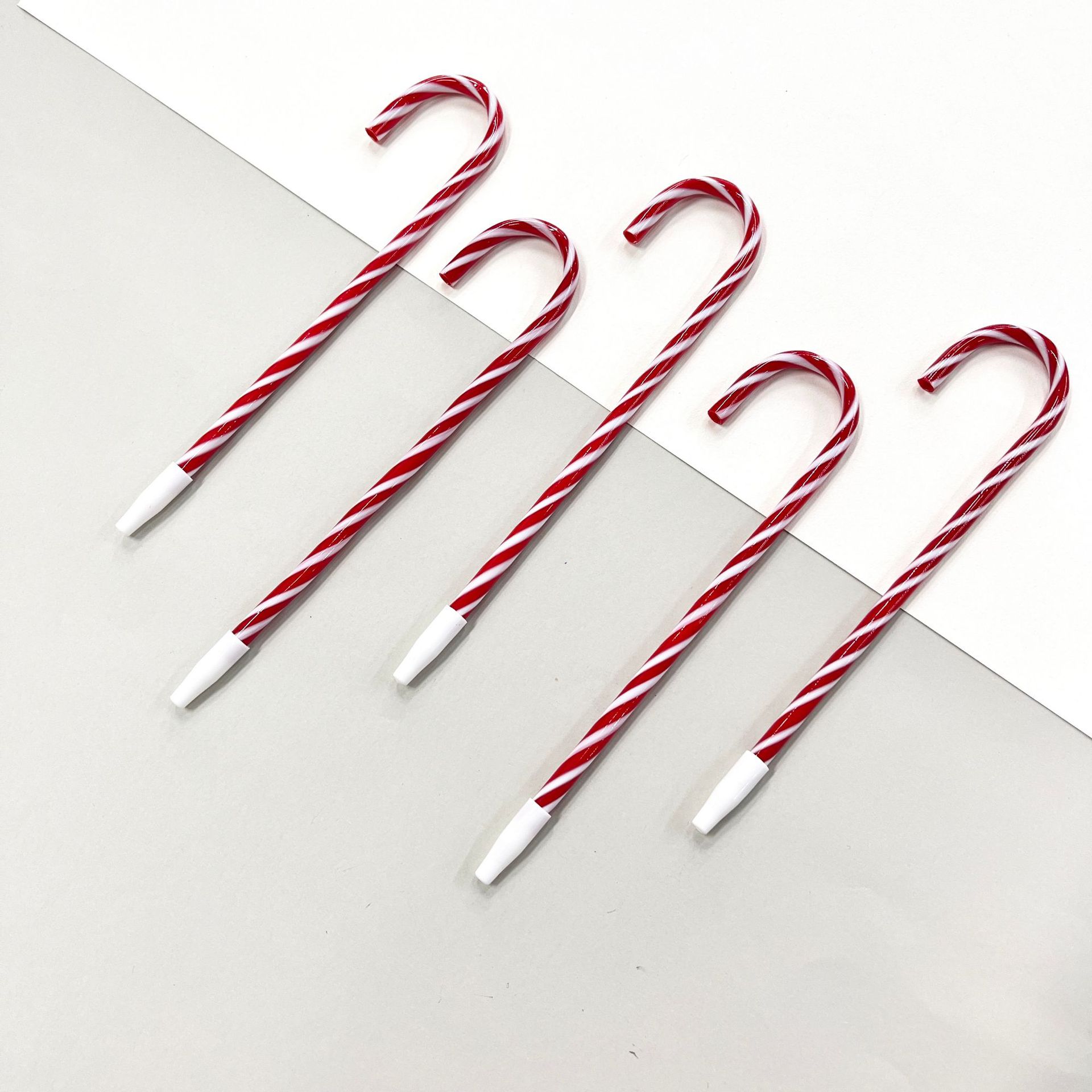

10/20pcs candy cane ballpoint pens,holiday snowman and umbrella design,plastic twist cap,medium point,perfect for holiday gifts