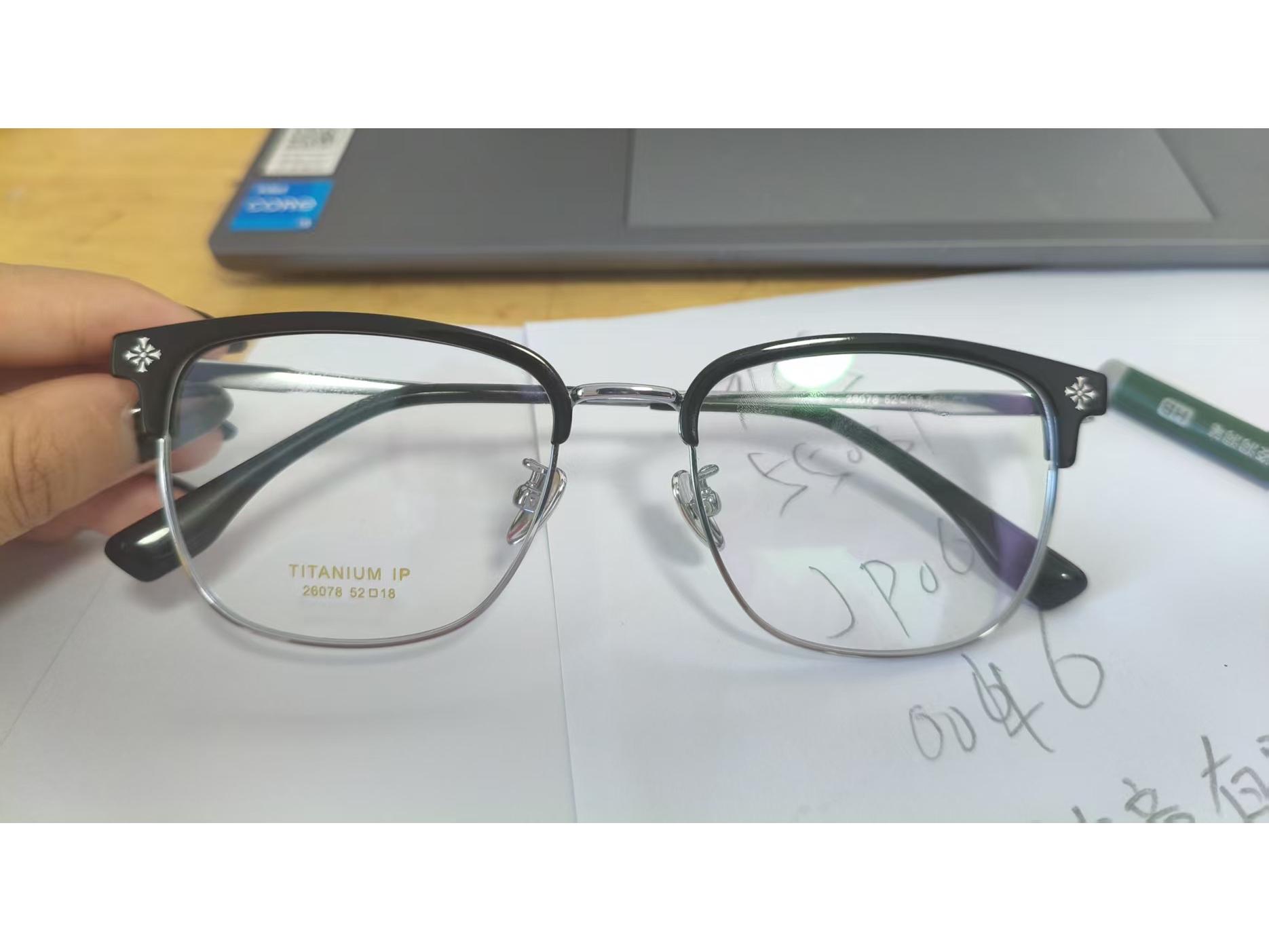 

Модная титановая оправа для очков 2025 для мужчин и женщин – Трендовая, прочная и подходит для миопии 51-18 чёрный/серебряный