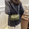 Vintage Leather Shoulder Bag for Women Retro Underarm Baguette Bag Small Crossbody Purse with Wide Strap Zipper Handbag Casual Daily Clutch