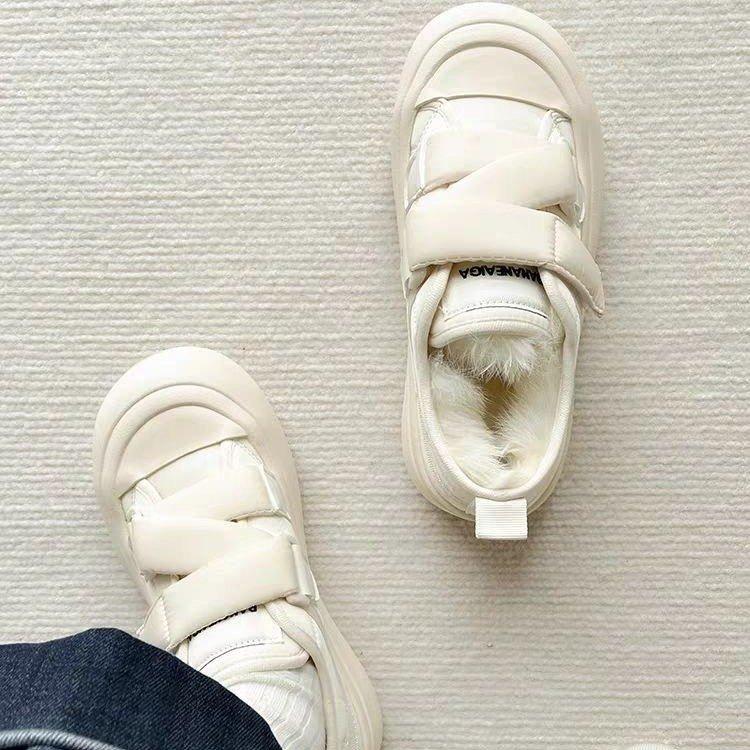 Zapatillas de velcro originales de terciopelo grueso de nicho, zapatillas blancas pequeñas, zapatillas de skate, zapatillas de algodón afelpado.