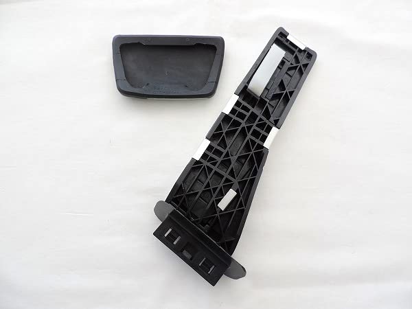 Genuine Toyota aluminum accelerator pedal and aluminum brake pedal pad set for 120 series Mark X S Can also be used on other grades of the 180 series