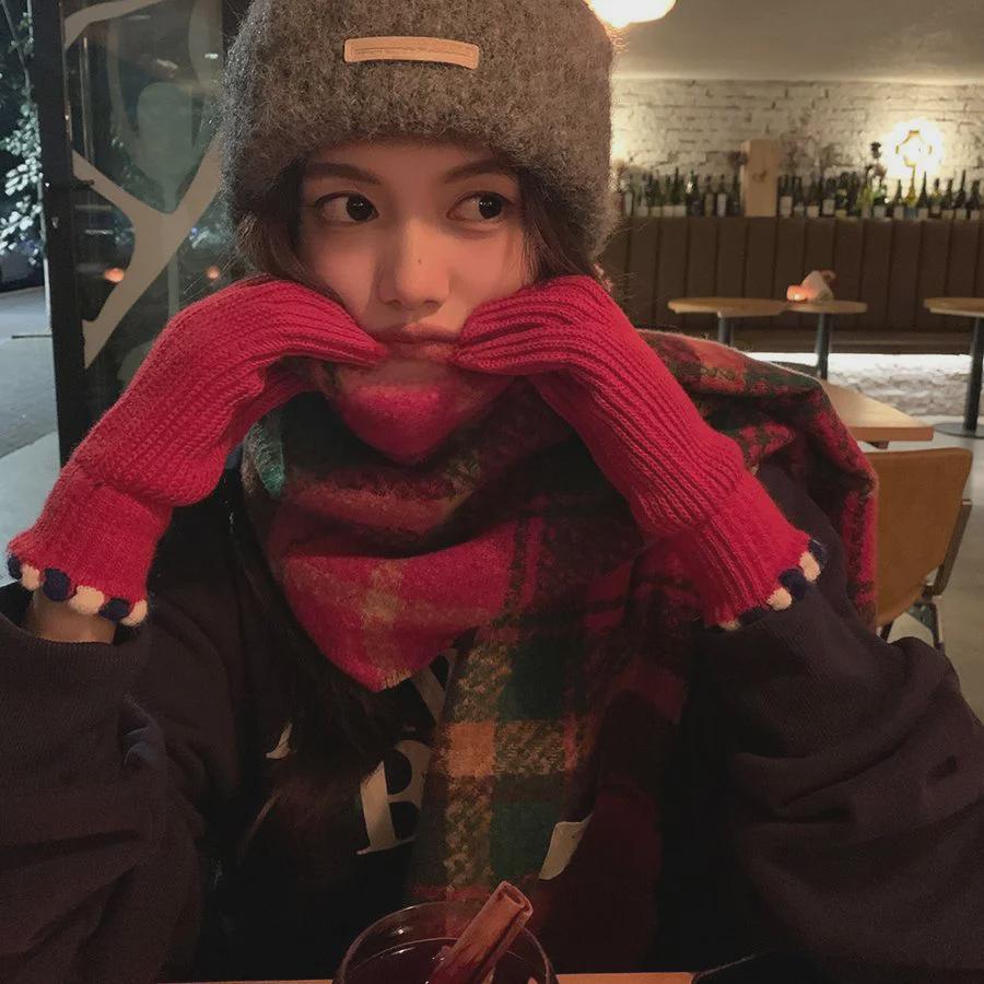 Women's Korean Plaid Tassel Scarf - Festive & Warm for Christmas & New Year