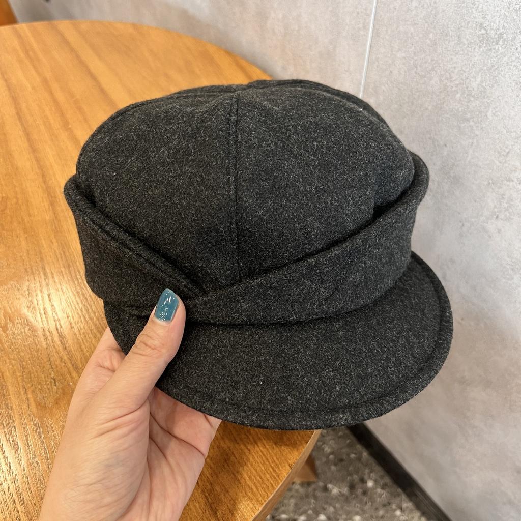 Wełniana jeździecka czapka gazeciarza w stylu beretu na jesień i zimę. Retro i podkreślająca rysy twarzy mała ośmiokątna czapka dla kobiet.