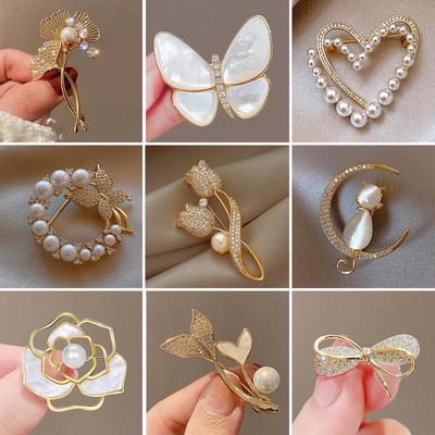 Elegante Spilla a Farfalla per Donna - Corsage di Alta Moda