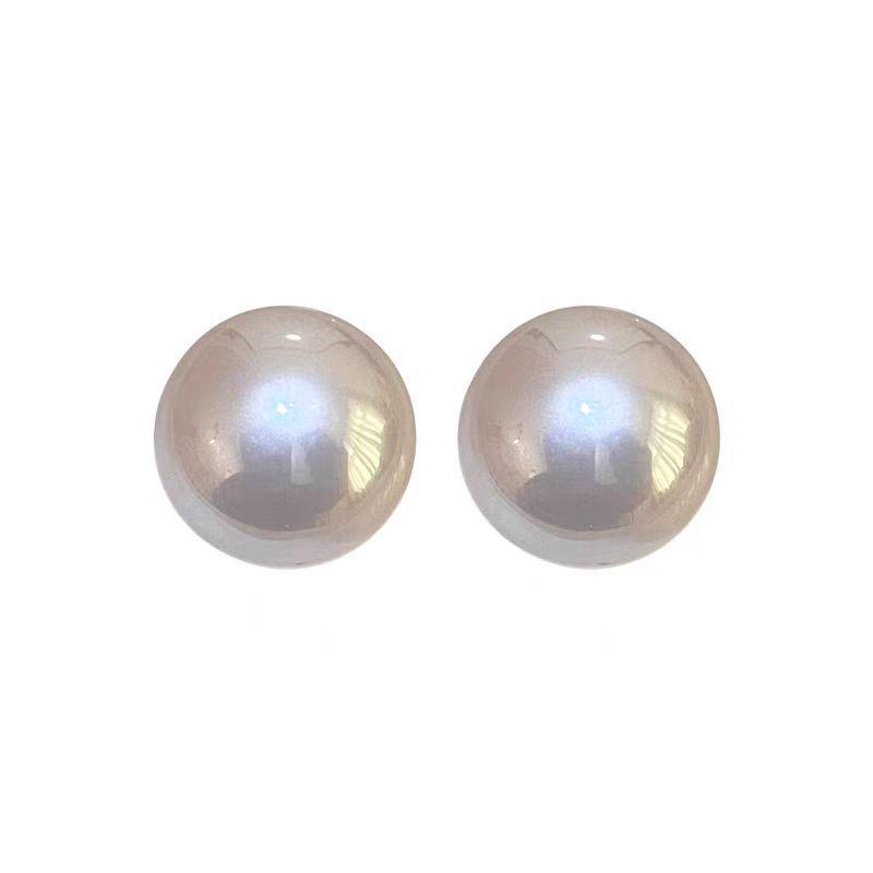 Exaggerated Oversized Round Pearl Stud Earrings for Women – Fashionable and Unique Statement Jewelry