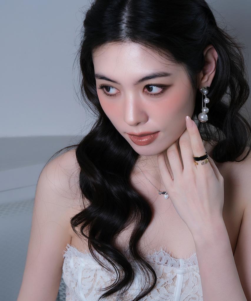Reve Baguette Q Layered Epoch Ring Black