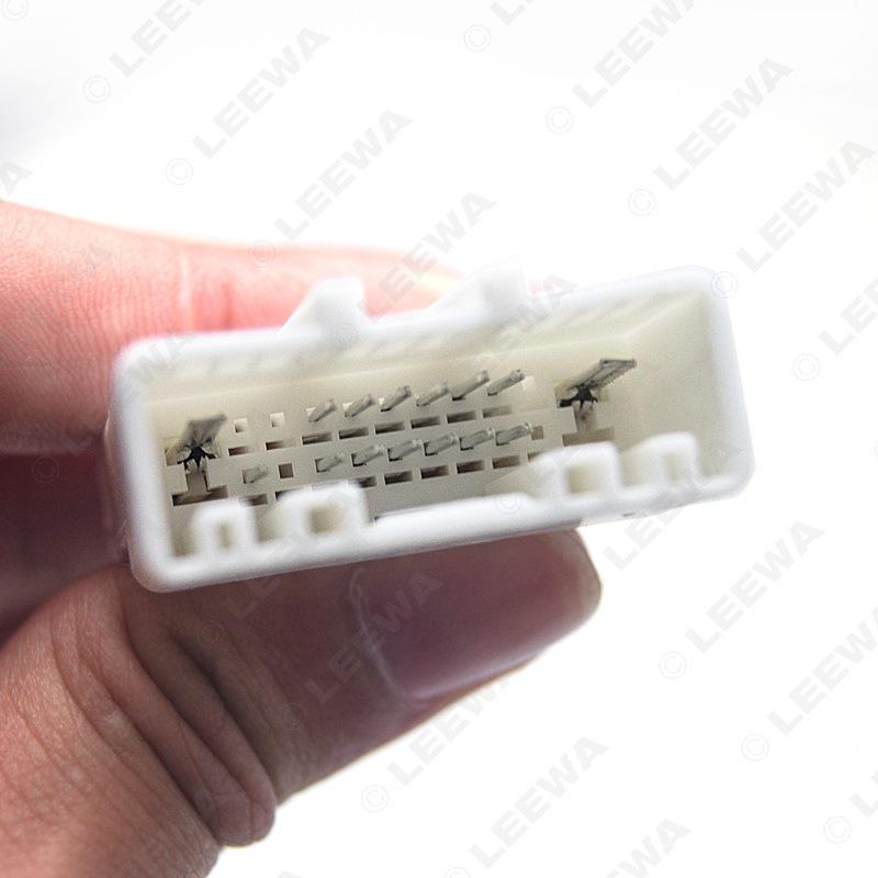 Nissan Tiida/Livina/Sunny 15-Pin Car Radio CD/DVD Wiring Harness Connector