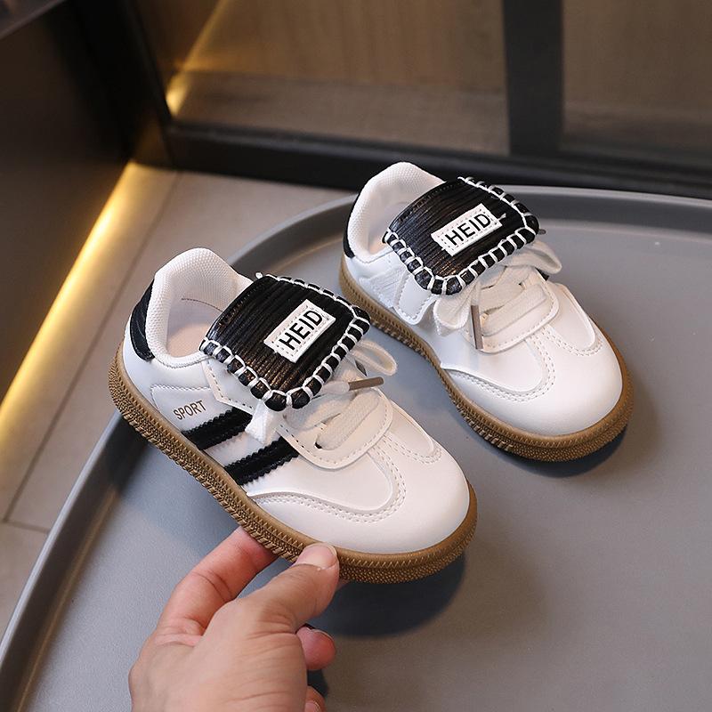 Spring and Autumn New Boys and Girls Sports Shoes Solid Soft Sole College Style Casual Sports Shoes