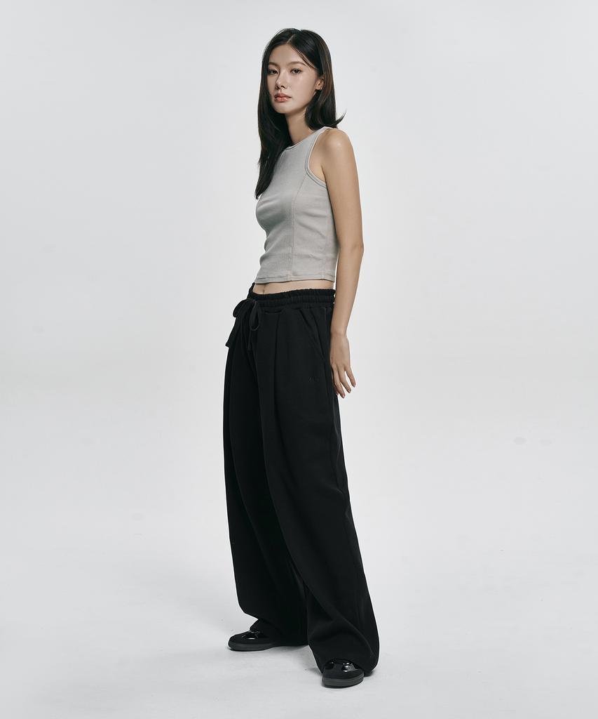 Atejeu Essential One-Pleat Wide Sweatpants [Black]