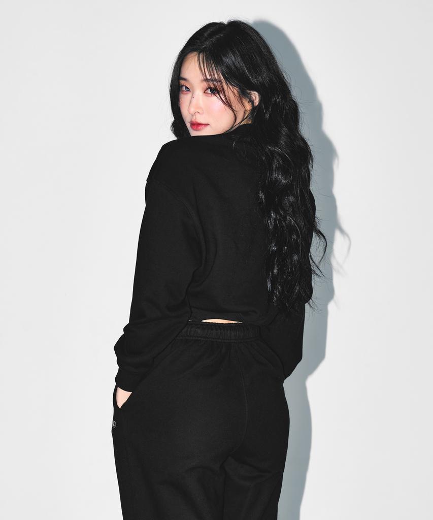 BORN TO WIN W Silver B Crop Sweatshirts [Black]