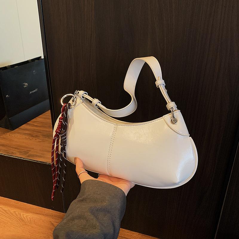 Underarm bag women's new popular fashion versatile shoulder bag high-end niche commuter bag