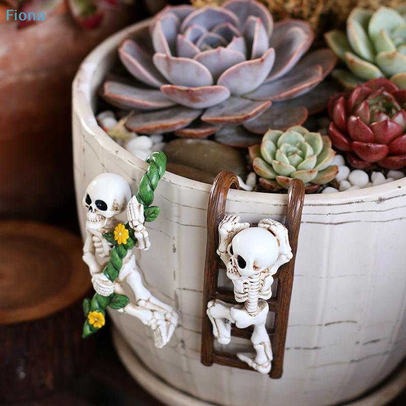 2PCS Skeleton Pot Hugger Decor,Resin Climbing Skeleton Plant Pot Hanger Ornaments for Halloween & Garden