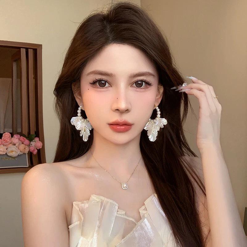 2025 White Chiffon Flower High-End Fairy Stud Earrings for Big Round Faces