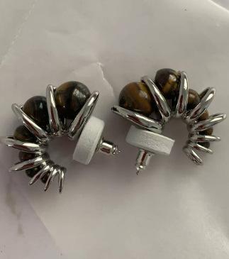 

Maillard Design Tiger s Eye Geometric Earrings Fashion Light Luxury Retro Stud Earrings Premium Versatile Earrings Korean