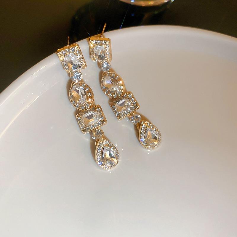 Retro Court Style Silver Needle Zircon Flower Fringed Earrings Light Luxury High-end Stud Earrings Simple Fashion Temperament Earrings