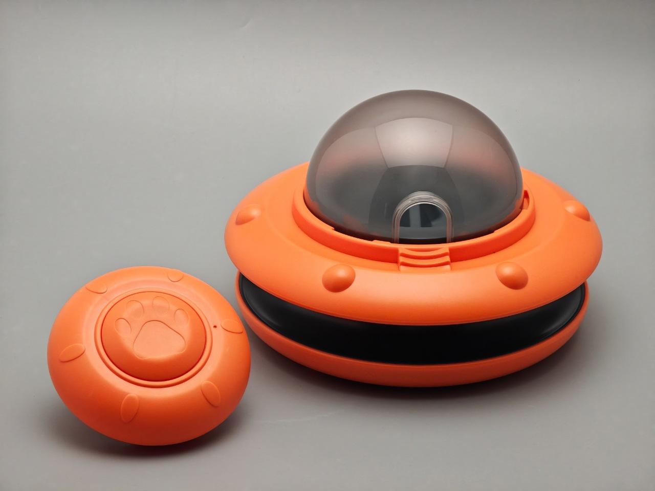 

Новый продукт Кошка Собака Пульт дистанционного управления Летающая тарелка Игрушка для питомца Кормушка с утечкой Автоматическая кормушка Remote Control Edition слоновая кость