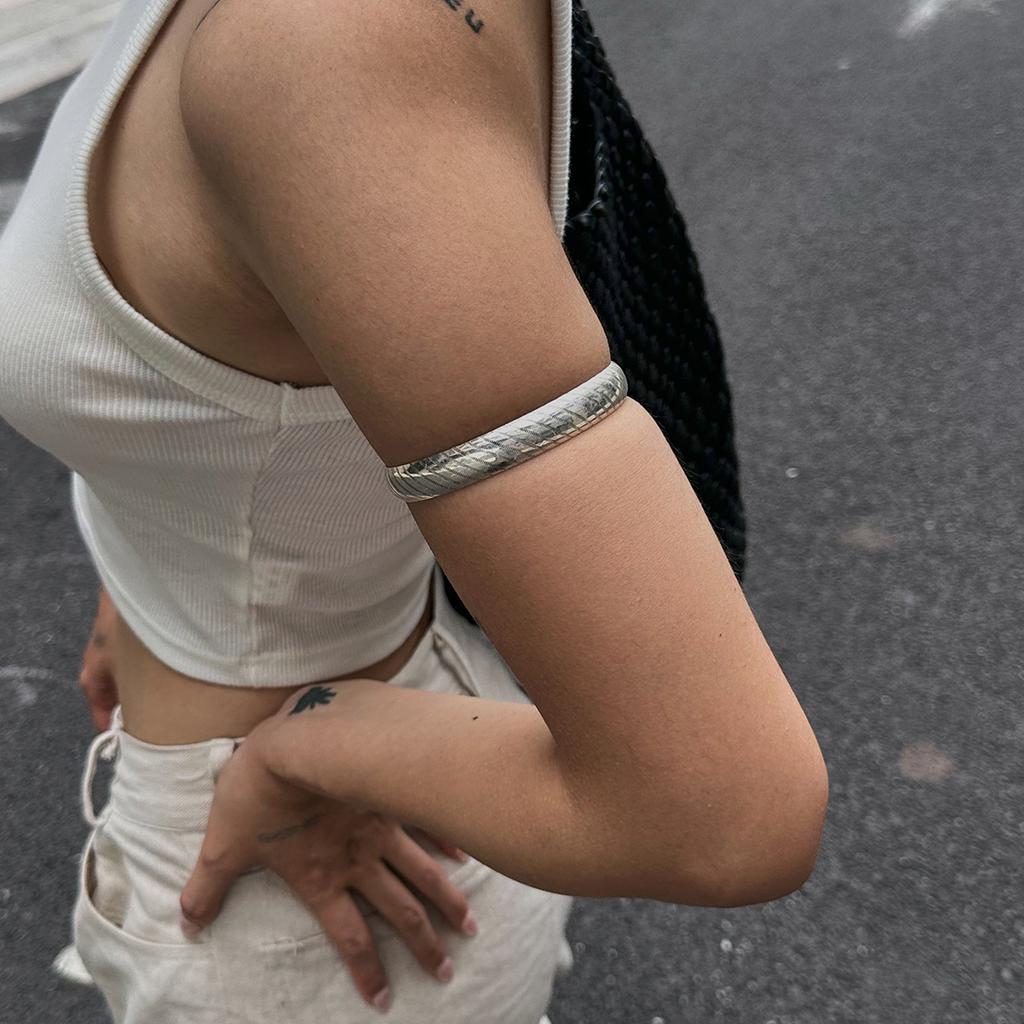 Design Sense Metal Beating Textured Glossy Arm Bracelet, Simple Wind Element Ring Arc Bracelet Female